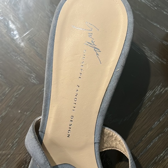 Hells - Picture 2 of 5